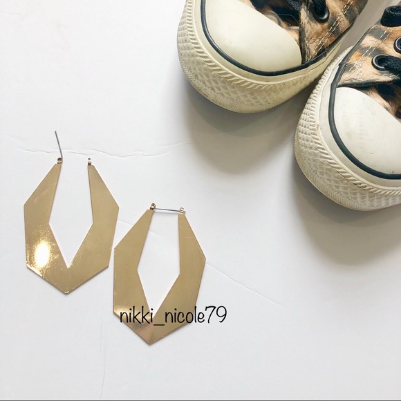 {last pair} Large Gold Tone Geometric Earrings - Picture 4 of 4